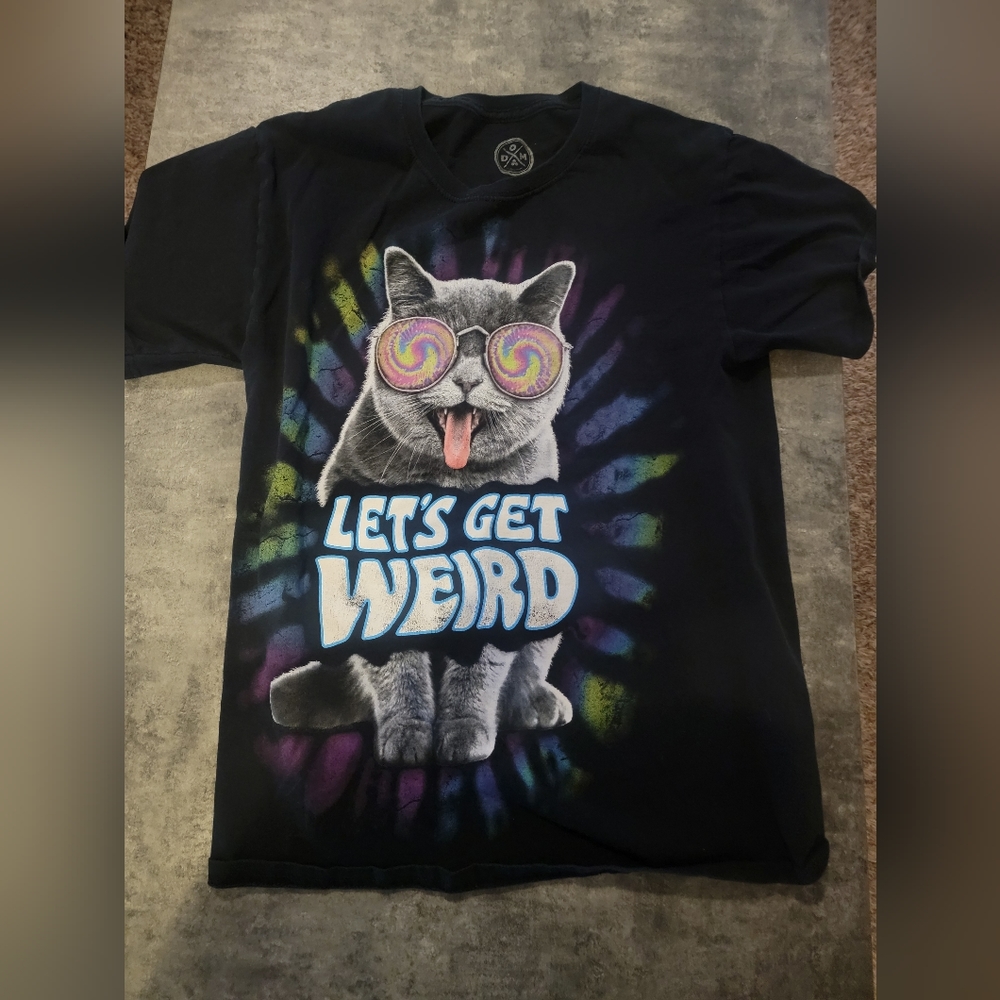 “Let’s Get Weird” cat shirt size S in GUC